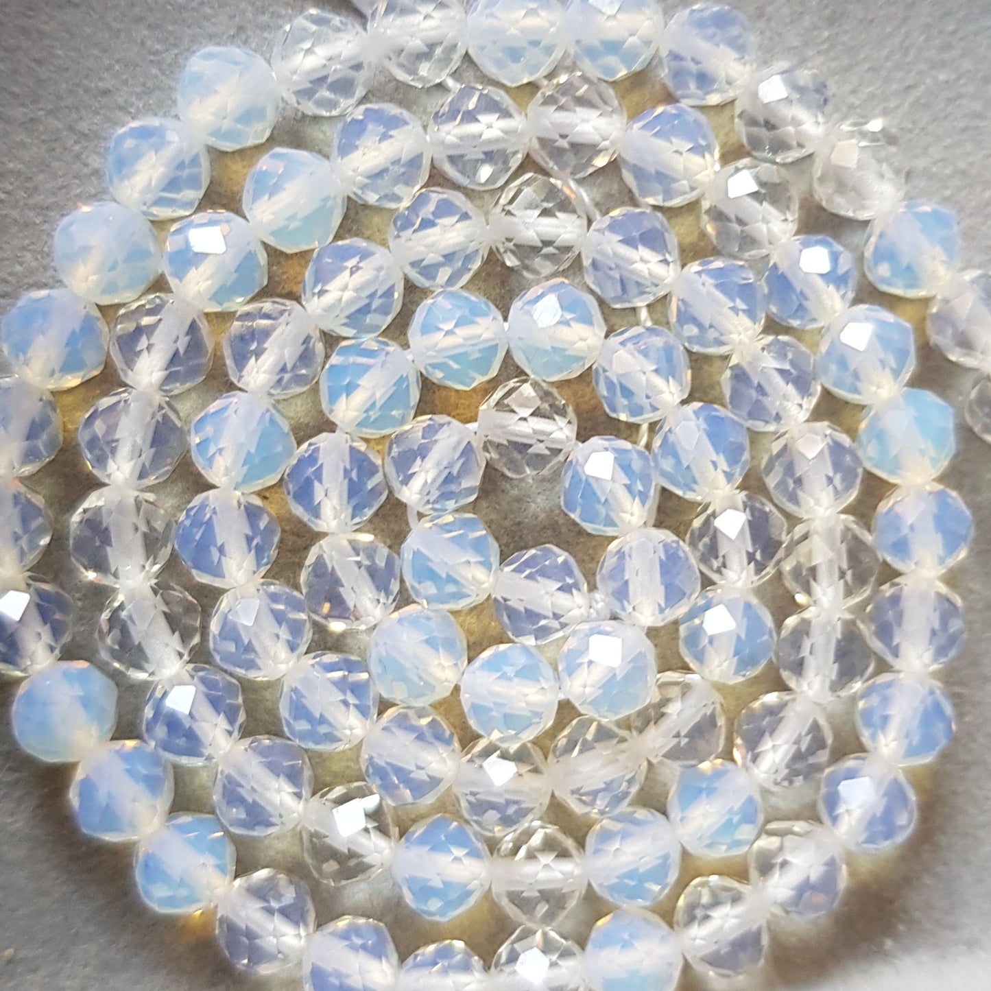 Handgemachte Armkette mit Mondstein & Opal