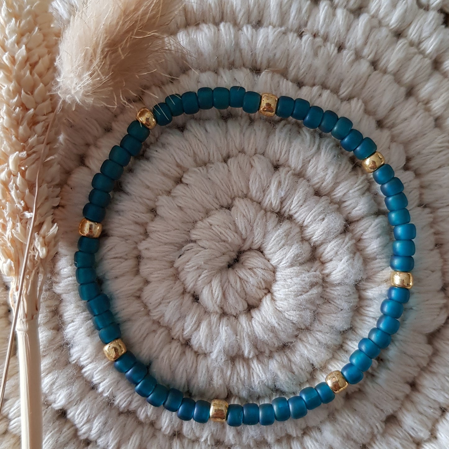 Blaue Glasperlen 4mm mit Gold