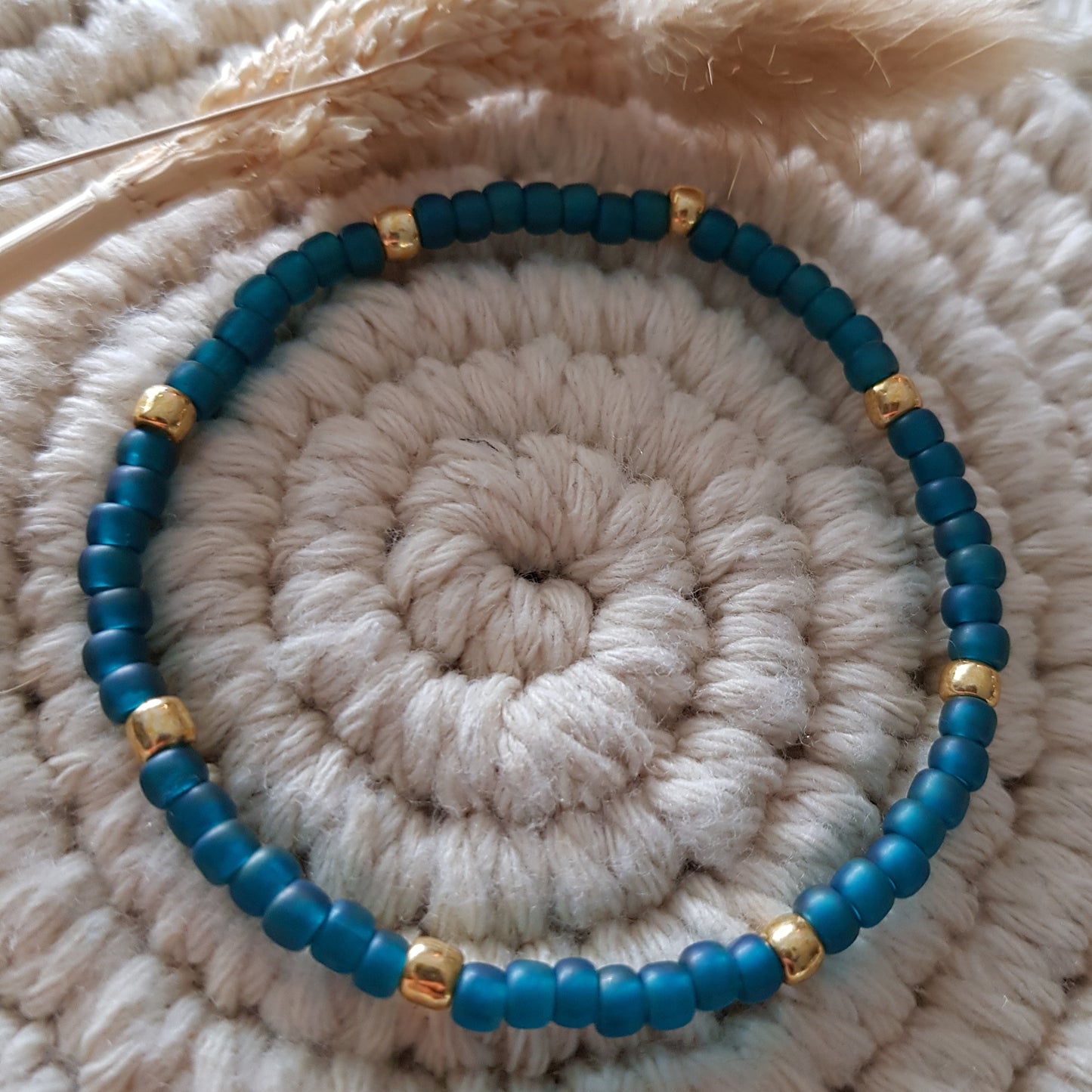 Blaue Glasperlen 4mm mit Gold